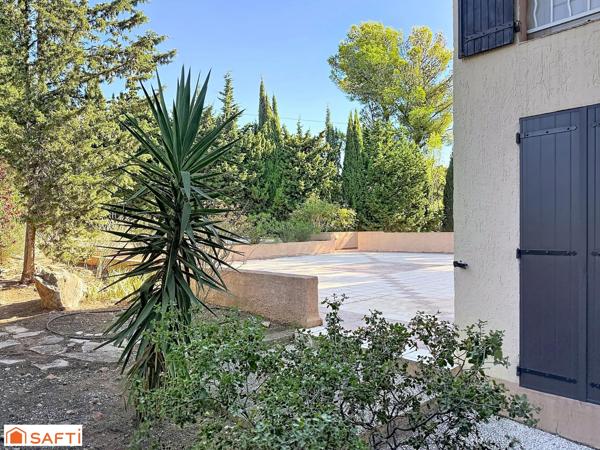 BANDOL – Studio rénové de plus de 17 m² avec parking et grande cave