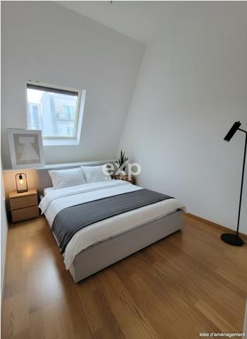 Au cœur des grands boulevards, appartement en étage élevé baigné de lumière avec vue dégagée.