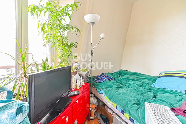 STUDIO EN DERNIER ETAGE PROCHE MONTGALLET