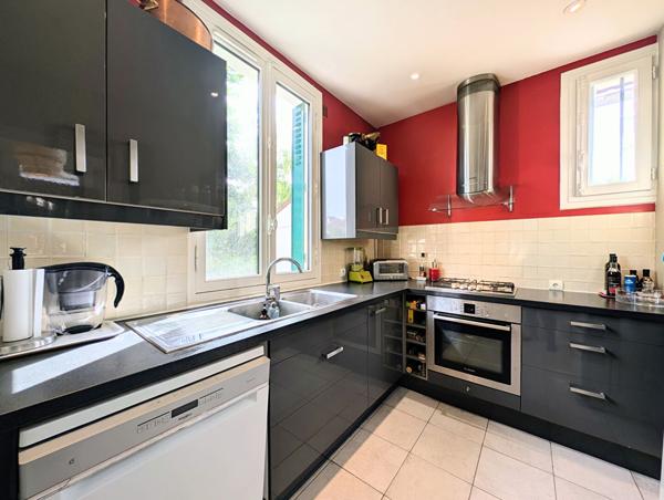 Maison familiale 5 pièces de 98 M² édifiée sur Terrain de 257 M² , Maisons laffitte Maison familiale 5 pièces de 98 M² édifiée sur Terrain de 257 M² , Maisons laffitte