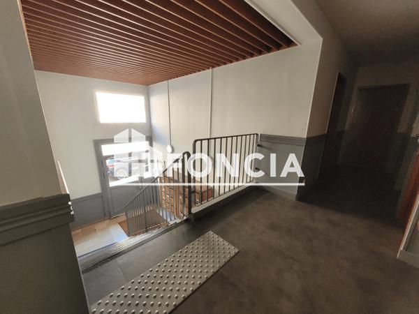 Location Studio 25.19 m² - 64 RUE DE FALAISE Caen 14000