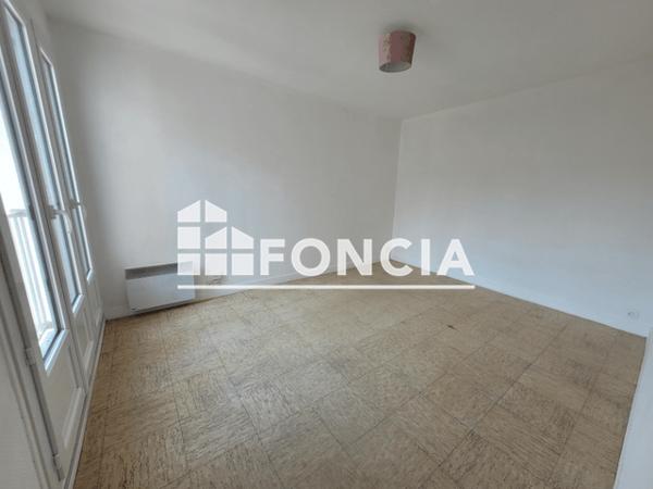 Location Studio 25.19 m² - 64 RUE DE FALAISE Caen 14000