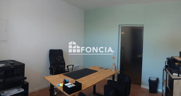 Location Local commercial 3 pièces 77.28 m² - Saint-geniès-de-comolas 30150