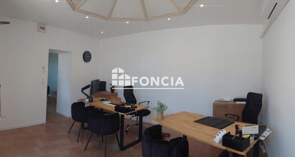Location Local commercial 3 pièces 77.28 m² - Saint-geniès-de-comolas 30150