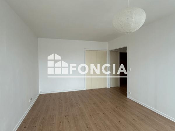Location Appartement 2 pièces 44.89 m² - 171 RUE D'AUGE Caen 14000