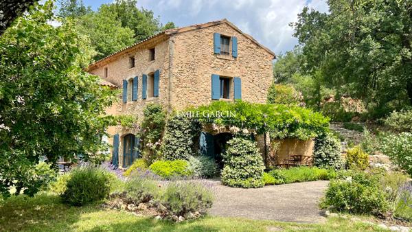 A vendre - Ancien moulin rénové  bordé par une rivière - Sud Luberon