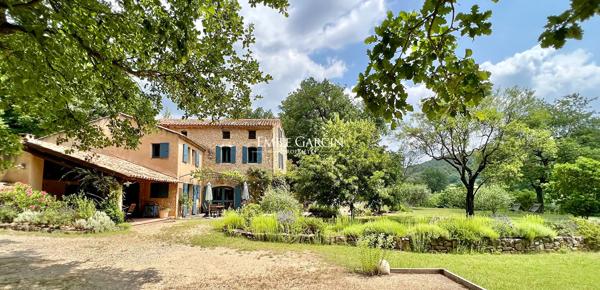 A vendre - Ancien moulin rénové  bordé par une rivière - Sud Luberon