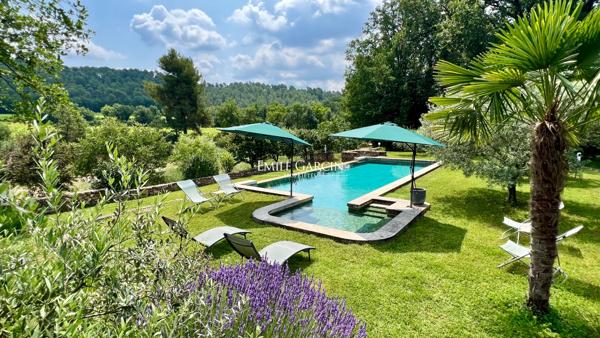 A vendre - Ancien moulin rénové  bordé par une rivière - Sud Luberon