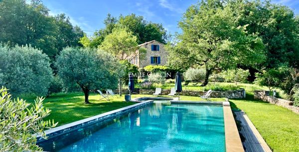 A vendre - Ancien moulin rénové  bordé par une rivière - Sud Luberon