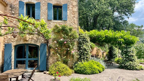 A vendre - Ancien moulin rénové  bordé par une rivière - Sud Luberon