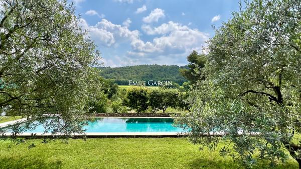 A vendre - Ancien moulin rénové  bordé par une rivière - Sud Luberon