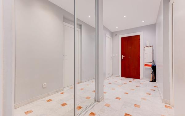 Appartement à vendre    2 pièces • 49,30 m2 Nice