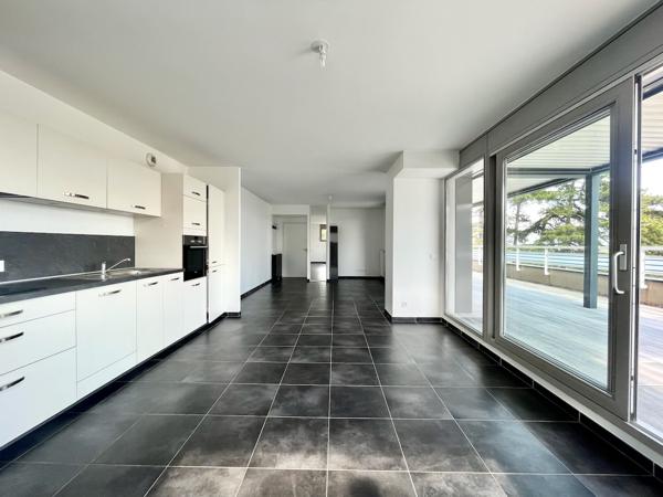 Gex (01170) Appartement en attique avec terrasse de 63 m2 / Vue imprenable