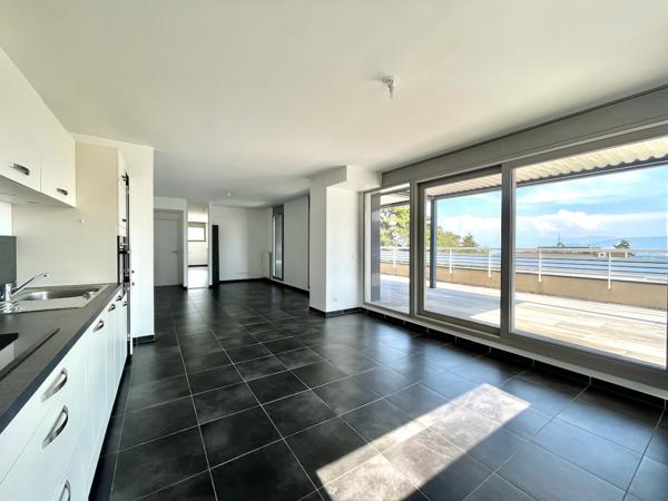 Gex (01170) Appartement en attique avec terrasse de 63 m2 / Vue imprenable