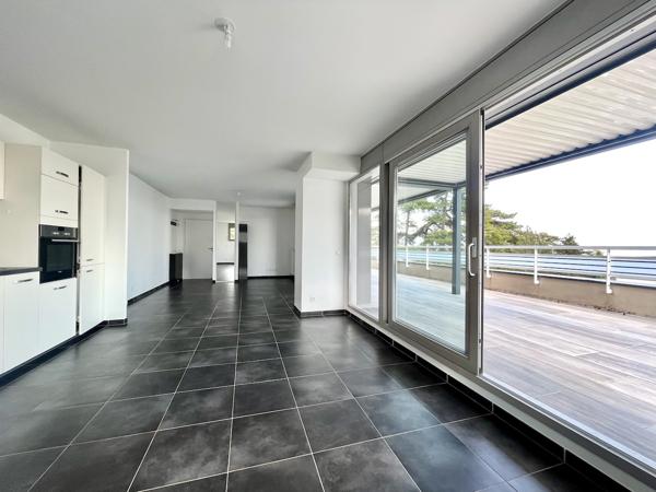 Gex (01170) Appartement en attique avec terrasse de 63 m2 / Vue imprenable