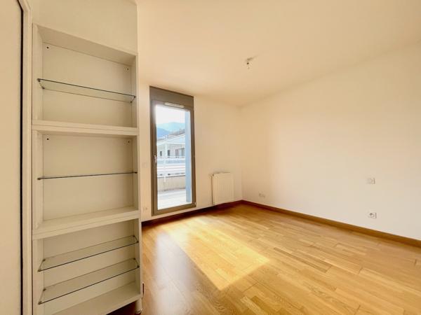 Gex (01170) Appartement en attique avec terrasse de 63 m2 / Vue imprenable