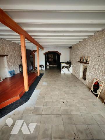 LE FAOUET local commercial et appartement