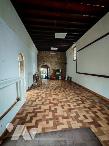 LE FAOUET local commercial et appartement