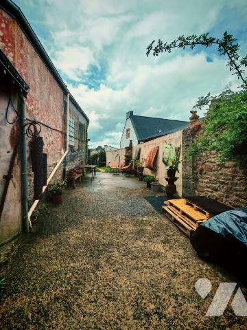 LE FAOUET local commercial et appartement