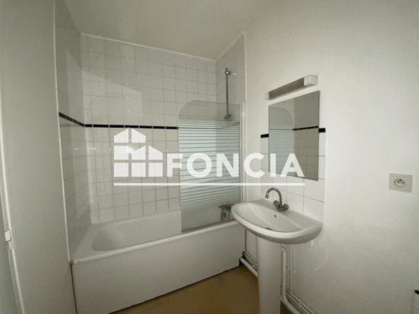 Location Appartement 2 pièces 28.41 m² - 23 RUE DE CLEVES Charleville Mezieres 08000