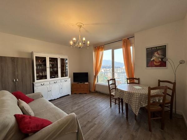 T1 MEUBLE DANS RESIDENCE AVEC PISCINE ET TENNIS