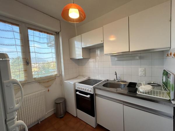 T1 MEUBLE DANS RESIDENCE AVEC PISCINE ET TENNIS