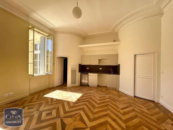 Appartement à louer 2 pièces 65.4m² Narbonne (11100)