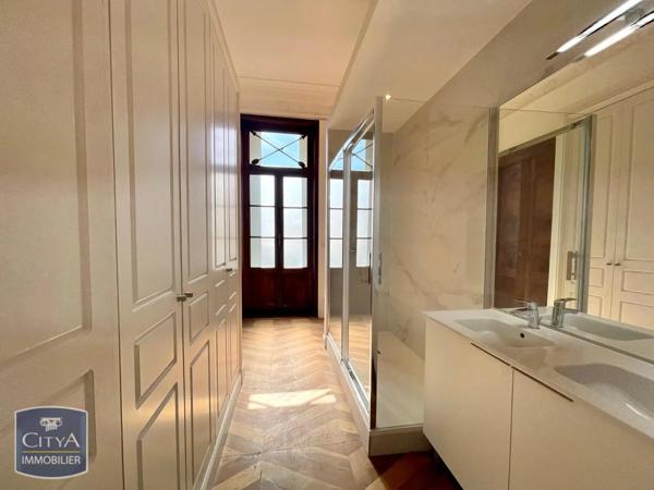 Appartement à louer 2 pièces 65.4m² Narbonne (11100)