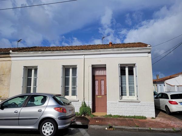 ROCHEFORT - Maison de faubourg  de 73 m²  avec garage à vélo  et cour.