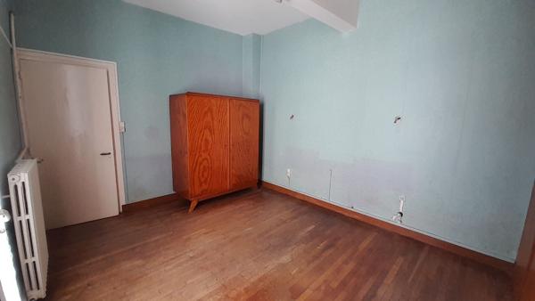 ROCHEFORT - Maison de faubourg  de 73 m²  avec garage à vélo  et cour.