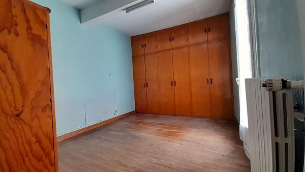 ROCHEFORT - Maison de faubourg  de 73 m²  avec garage à vélo  et cour.
