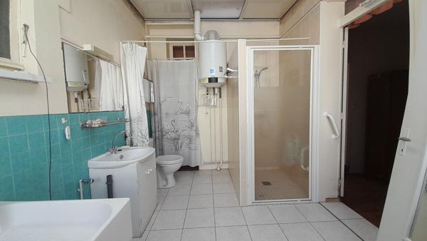 ROCHEFORT - Maison de faubourg  de 73 m²  avec garage à vélo  et cour.