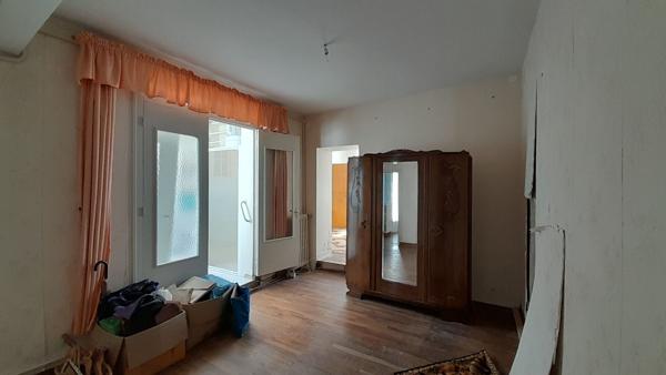 ROCHEFORT - Maison de faubourg  de 73 m²  avec garage à vélo  et cour.