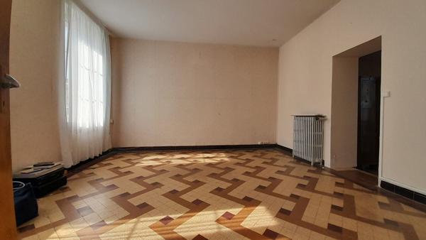 ROCHEFORT - Maison de faubourg  de 73 m²  avec garage à vélo  et cour.