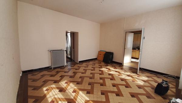ROCHEFORT - Maison de faubourg  de 73 m²  avec garage à vélo  et cour.