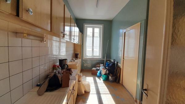 ROCHEFORT - Maison de faubourg  de 73 m²  avec garage à vélo  et cour.