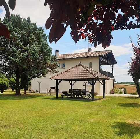 Maison 146 m² à vendre 6 pièces CHALAIS (16) 4/5 chambres, 2 garages 3 300 m² de terrain !!!