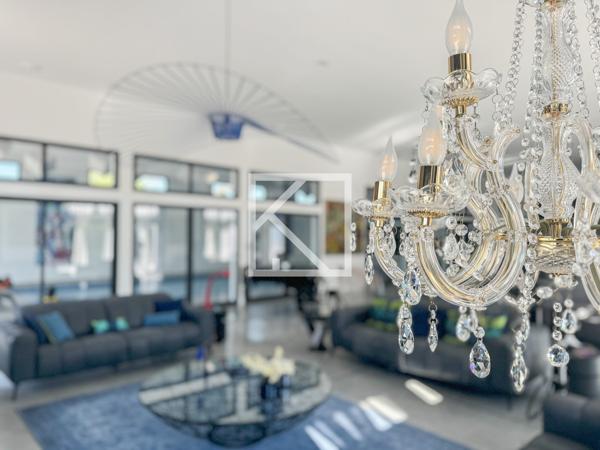 PROPRIETE CONTEMPORAINE UNIQUE