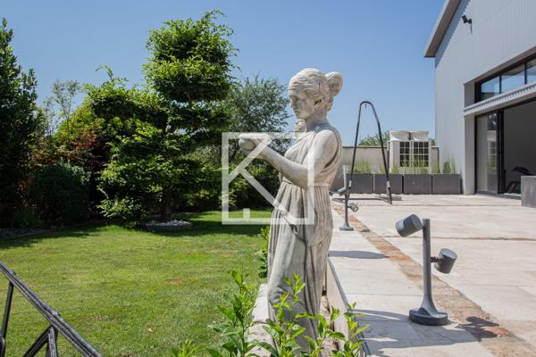 PROPRIETE CONTEMPORAINE UNIQUE