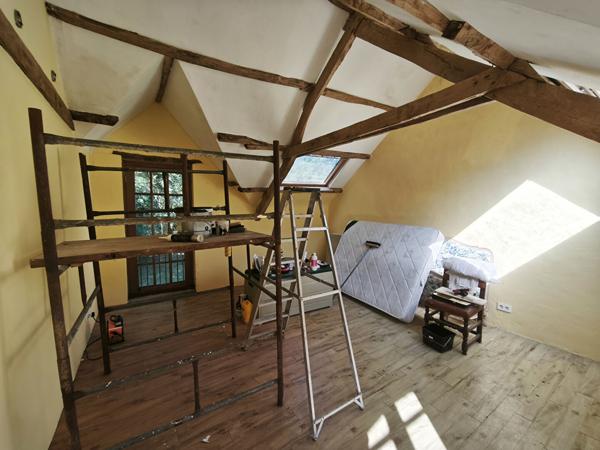 MORBIHAN, Le Croisty, manoir d'origine du XVIe siècle, partiellement rénové, sur un terrain de plus de 3 acres