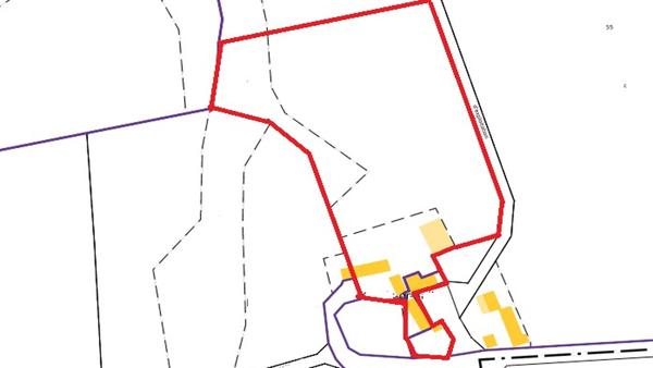 MORBIHAN, Le Croisty, manoir d'origine du XVIe siècle, partiellement rénové, sur un terrain de plus de 3 acres