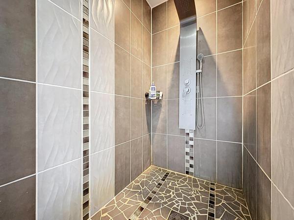 EN EXCLUSIVITE - MAISON 6 CHAMBRES - CONFORT DE PLAIN PIED - WARMERIVILLE