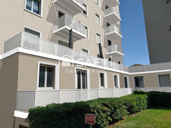 appartement avec belle surface , 4 CHAMBRES , clair et au calme .
