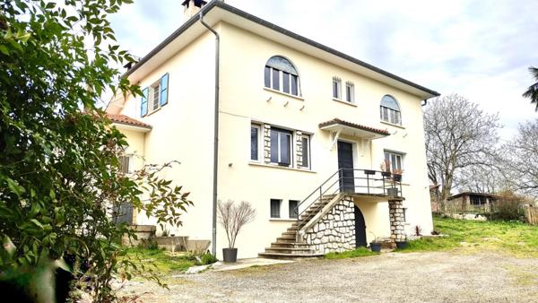 Maison de Caractère 7 pièces 275 m2 - DEPENDANCES- PISCINE