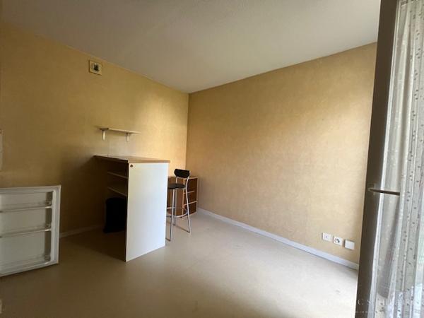 POITIERS, RUE DE LA PLAINE, STUDIO AVEC PARKING