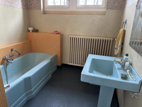 Marmande proche toutes commodités maison à fort potentiel avec garage et jardin