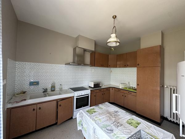 Marmande proche toutes commodités maison à fort potentiel avec garage et jardin
