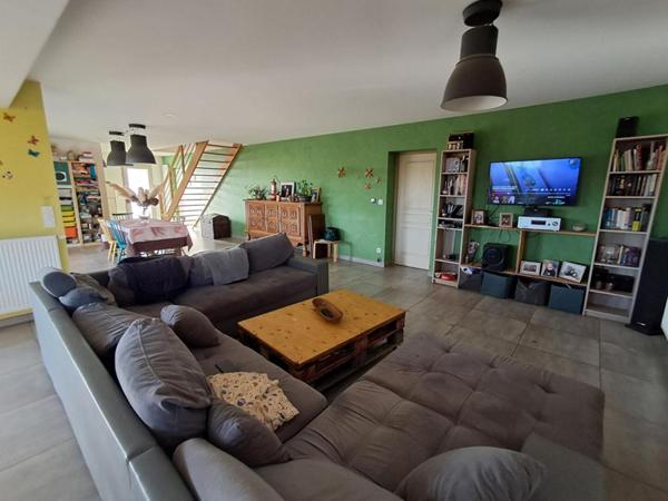 Maison Noroy Le Bourg 10 pièces 253.50 m2 à 271 000 euros