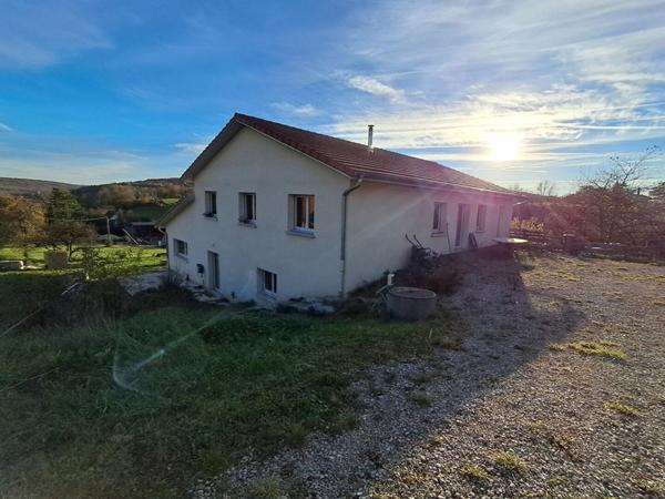 Maison Noroy Le Bourg 10 pièces 253.50 m2 à 271 000 euros