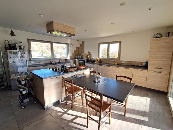 Maison Noroy Le Bourg 10 pièces 253.50 m2 à 271 000 euros